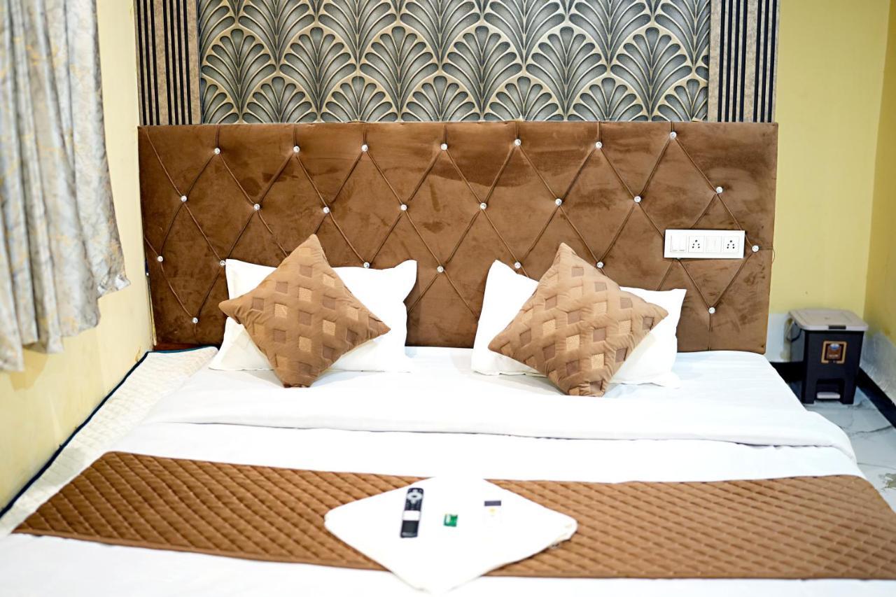 Hotel Mahalok Palace Ujjain Extérieur photo