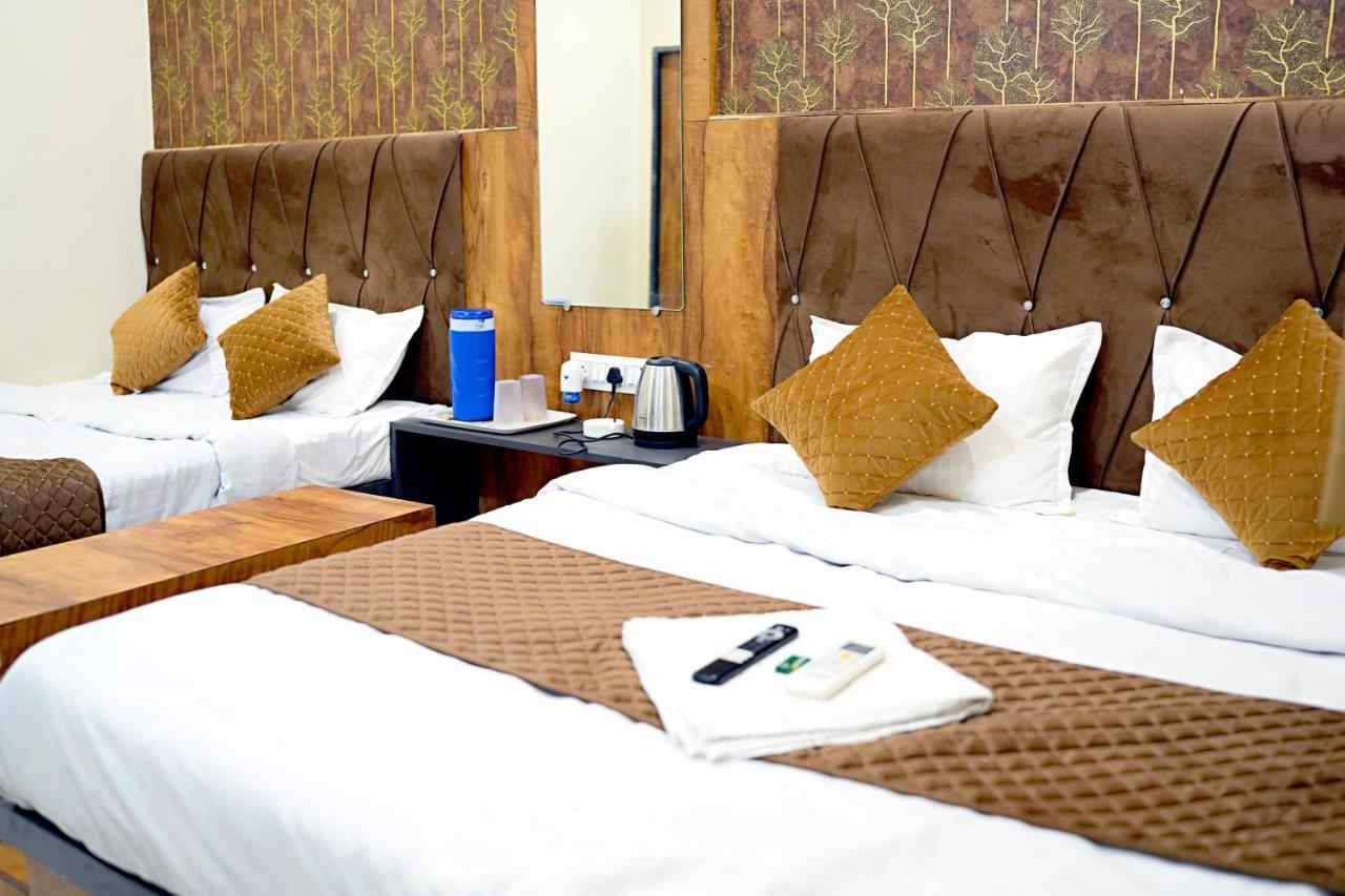 Hotel Mahalok Palace Ujjain Extérieur photo