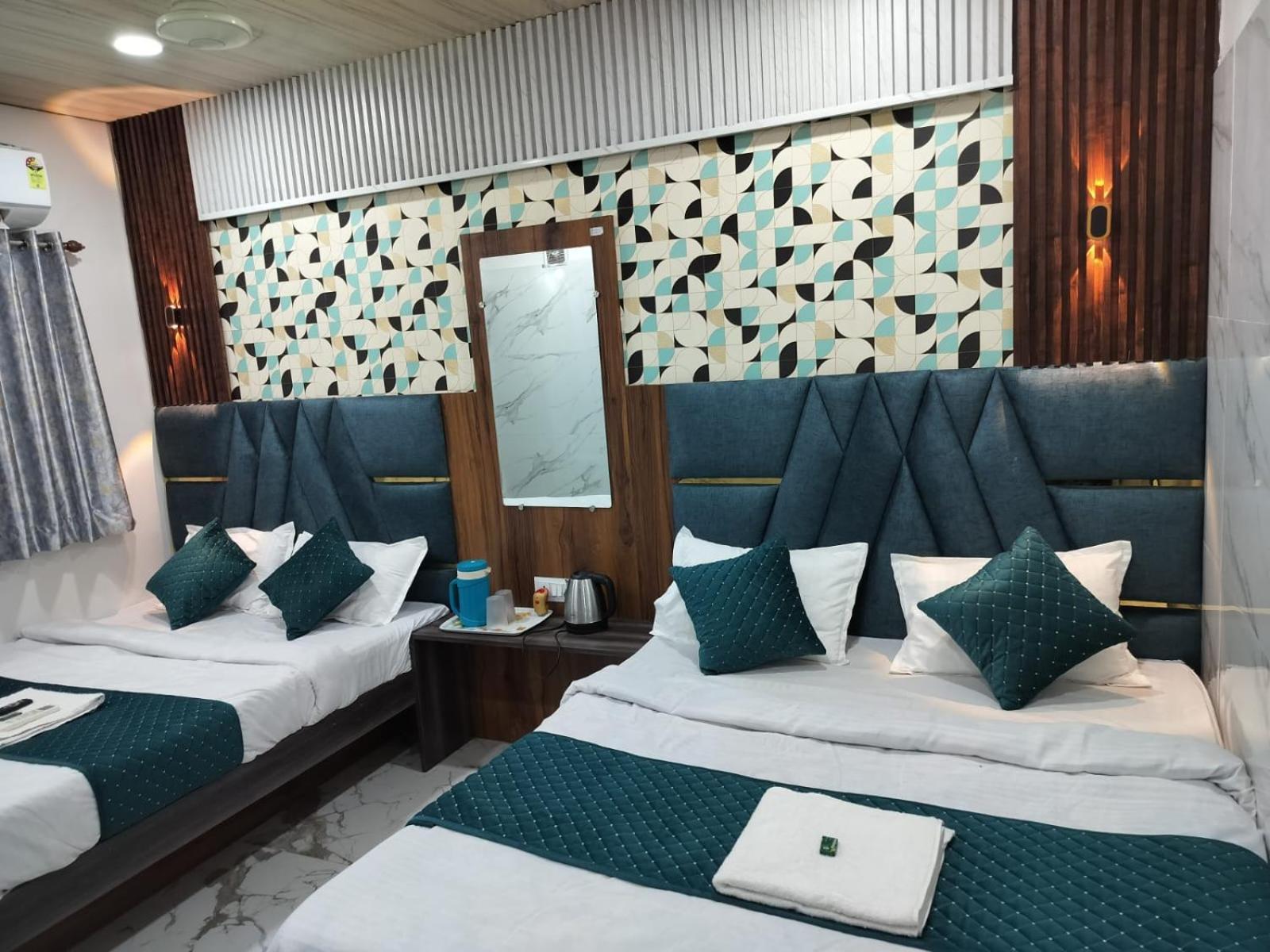 Hotel Mahalok Palace Ujjain Extérieur photo